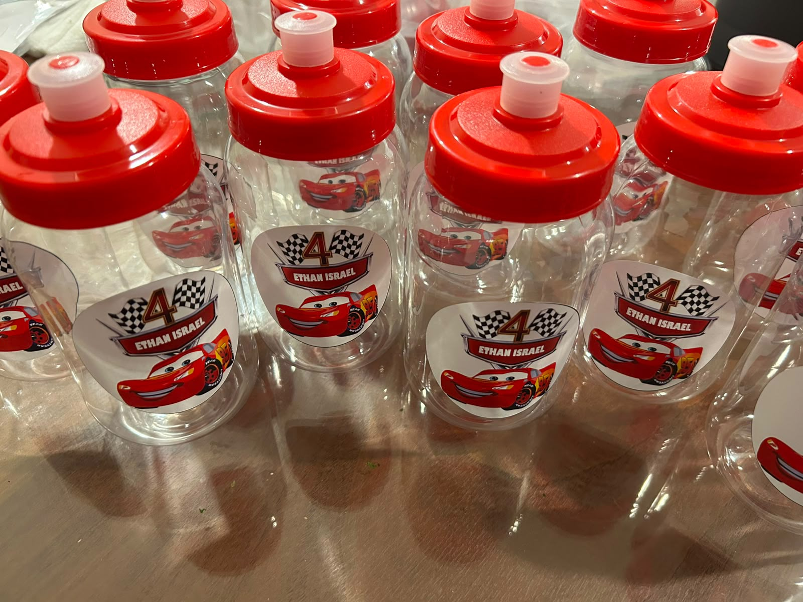 Cilindros PET con chupón personalizados con diseño de Cars